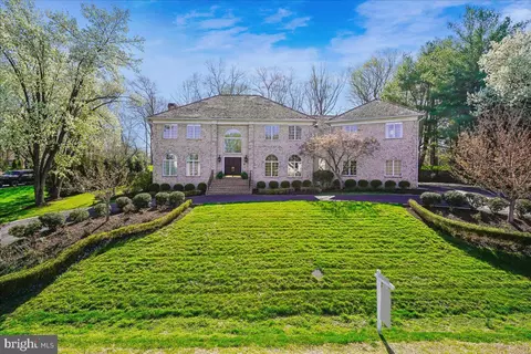8013 Greenwich Woods Dr, Mclean, VA 22102