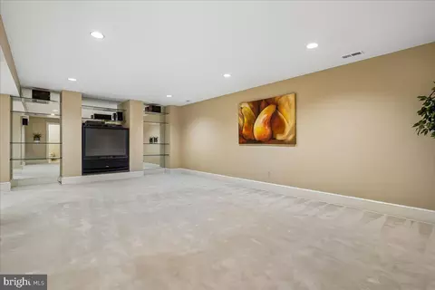 Living - 8013 Greenwich Woods Dr, Mclean, VA 22102 photo 10 of 11