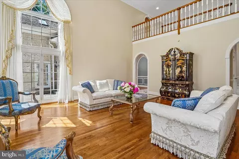 Living - 8013 Greenwich Woods Dr, Mclean, VA 22102 photo 2 of 11