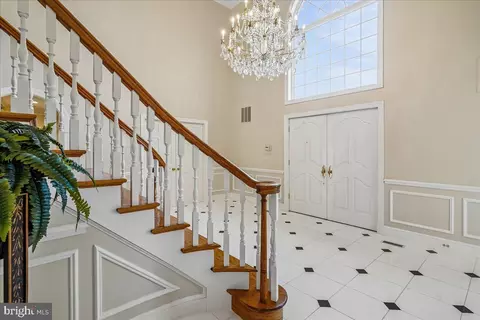 Entry Way - 8013 Greenwich Woods Dr, Mclean, VA 22102 photo 2 of 12