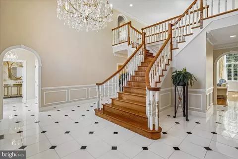 Entry Way - 8013 Greenwich Woods Dr, Mclean, VA 22102 photo 3 of 12
