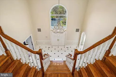 Entry Way - 8013 Greenwich Woods Dr, Mclean, VA 22102 photo 9 of 12