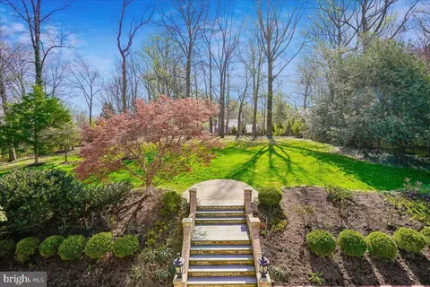 Exterior - 8013 Greenwich Woods Dr, Mclean, VA 22102 photo 12 of 17