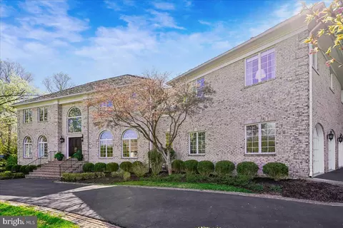 Exterior - 8013 Greenwich Woods Dr, Mclean, VA 22102 photo 6 of 17