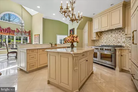Kitchen - 8013 Greenwich Woods Dr, Mclean, VA 22102 photo 4 of 5