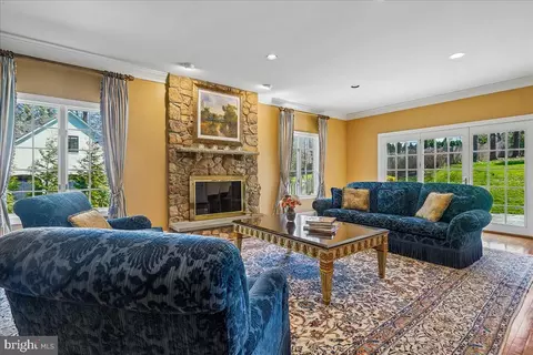 Living - 8013 Greenwich Woods Dr, Mclean, VA 22102 photo 6 of 11