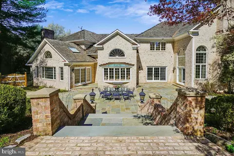 Exterior - 8013 Greenwich Woods Dr, Mclean, VA 22102 photo 14 of 17