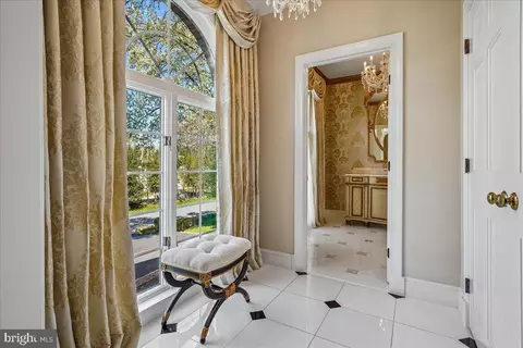 Entry Way - 8013 Greenwich Woods Dr, Mclean, VA 22102 photo 5 of 12