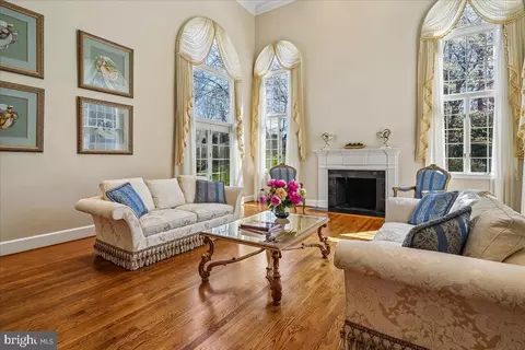 Living - 8013 Greenwich Woods Dr, Mclean, VA 22102 photo 1 of 11