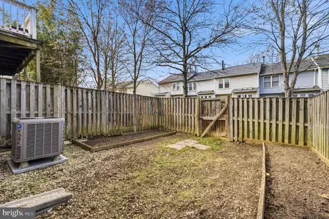 Exterior - 7808 Bellwether Ct, Lorton, VA 22079 photo 6 of 8