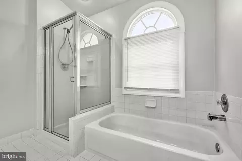 Bath - 7808 Bellwether Ct, Lorton, VA 22079 photo 2 of 3