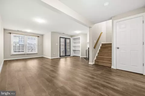 Living - 7808 Bellwether Ct, Lorton, VA 22079 photo 3 of 5