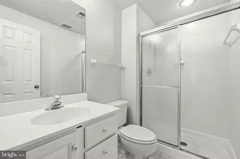 Bath - 7808 Bellwether Ct, Lorton, VA 22079 photo 3 of 3