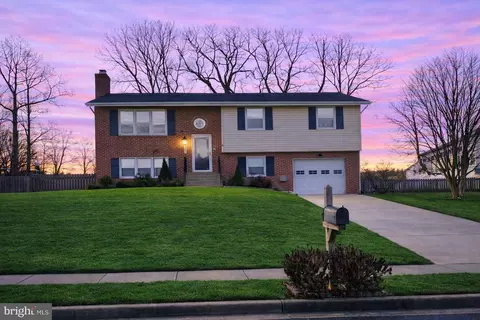 14821 Wood Home Rd, Centreville, VA 20120