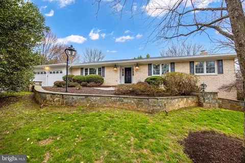 2701 Verily Ct, Oakton, VA 22124