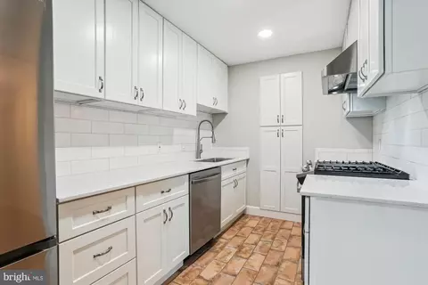 214 Park Terrace Ct SE #88, Vienna, VA 22180