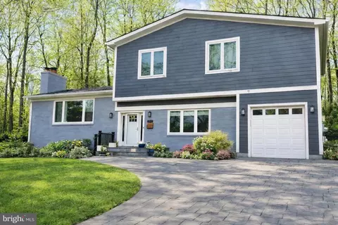 6322 Beachway Dr, Falls Church, VA 22044