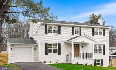 437 Glyndon St NE, Vienna, VA 22180