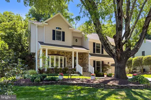6247 Gentle Ln, Alexandria, VA 22310