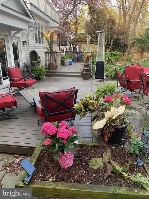 6247 Gentle Ln, Alexandria, VA 22310