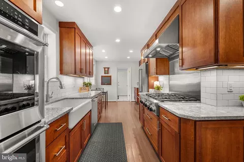 Kitchen - 6703 Norview Ct, Springfield, VA 22152 photo 2 of 4