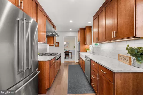 Kitchen - 6703 Norview Ct, Springfield, VA 22152 photo 3 of 4