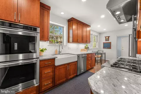 Kitchen - 6703 Norview Ct, Springfield, VA 22152 photo 1 of 4