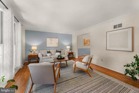 Living - 6703 Norview Ct, Springfield, VA 22152 photo 4 of 5