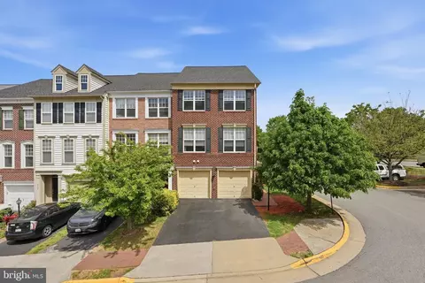 8102 Dove Cottage Ct, Lorton, VA 22079