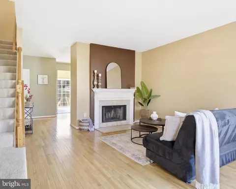 12150 Wedgeway Ct, Fairfax, VA 22033