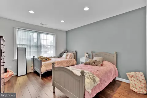 Bedroom - 1502 Chain Bridge Ct, Mclean, VA 22101 photo 3 of 6