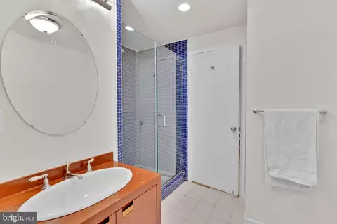 Bath - 1502 Chain Bridge Ct, Mclean, VA 22101 photo 4 of 5