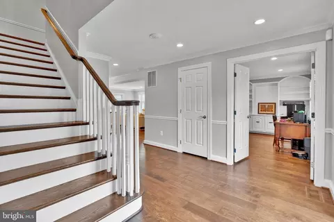 Entry Way - 1502 Chain Bridge Ct, Mclean, VA 22101 photo 2 of 7