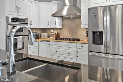 Kitchen - 1502 Chain Bridge Ct, Mclean, VA 22101 photo 3 of 6