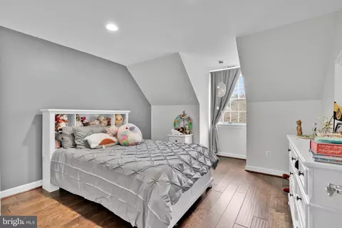 Bedroom - 1502 Chain Bridge Ct, Mclean, VA 22101 photo 4 of 6