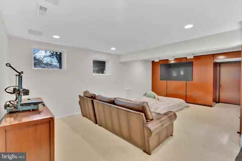 Bedroom - 1502 Chain Bridge Ct, Mclean, VA 22101 photo 5 of 6