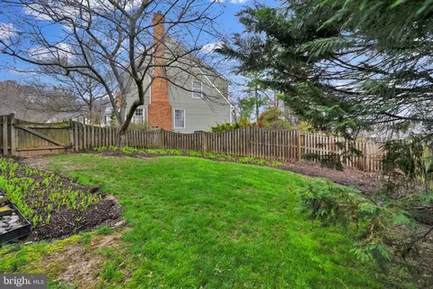 Exterior - 1502 Chain Bridge Ct, Mclean, VA 22101 photo 12 of 20