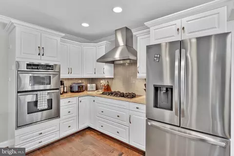 Kitchen - 1502 Chain Bridge Ct, Mclean, VA 22101 photo 2 of 6
