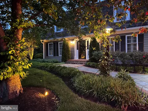 Exterior - 1502 Chain Bridge Ct, Mclean, VA 22101 photo 5 of 20