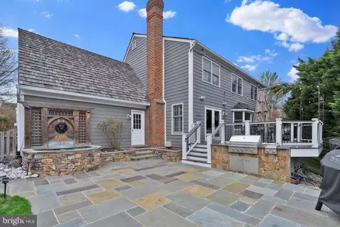 Exterior - 1502 Chain Bridge Ct, Mclean, VA 22101 photo 8 of 20