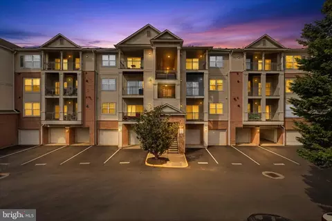12124 Garden Ridge Ln #301, Fairfax, VA 22030