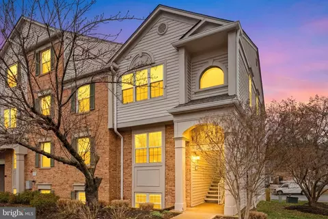 2800 Emma Lee St #101, Falls Church, VA 22042