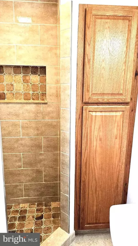 Bath - 6809 Ruskin St, Springfield, VA 22150 photo 5 of 8