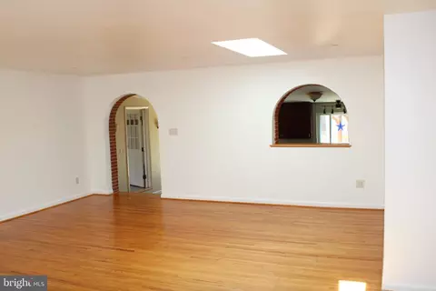 Living - 6809 Ruskin St, Springfield, VA 22150 photo 4 of 4
