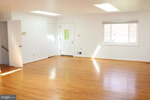 Living - 6809 Ruskin St, Springfield, VA 22150 photo 1 of 4