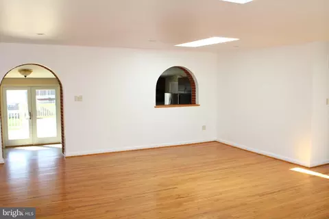 Living - 6809 Ruskin St, Springfield, VA 22150 photo 2 of 4