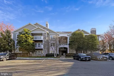 1720 Lake Shore Crest Dr #26, Reston, VA 20190