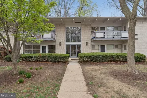 7704 Donnybrook Ct #102, Annandale, VA 22003