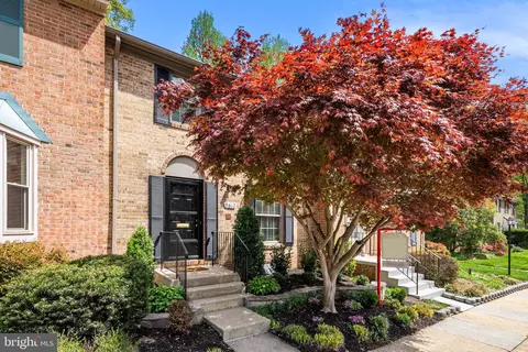9612 Lindenbrook St, Fairfax, VA 22031