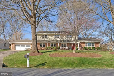 1714 Saddle Ridge Ct, Vienna, VA 22182